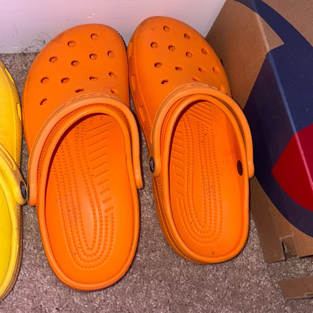 CROCS by CROCS